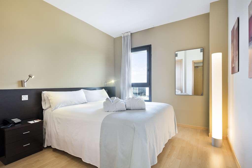 Apartamentos Tryp Madrid Airport Suites Værelse billede