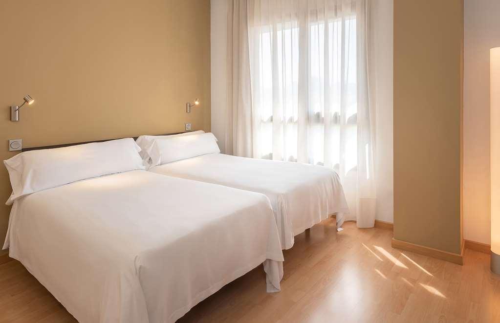 Apartamentos Tryp Madrid Airport Suites Værelse billede