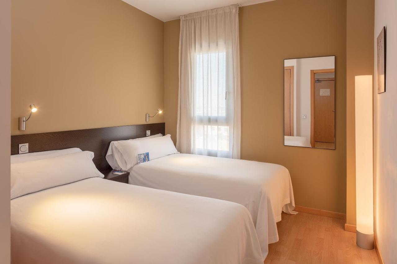 Apartamentos Tryp Madrid Airport Suites Eksteriør billede