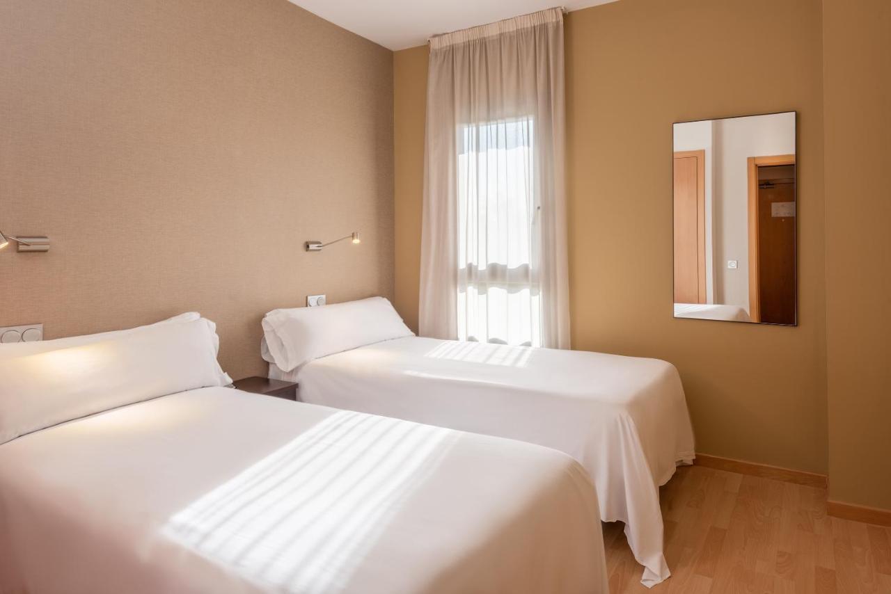 Apartamentos Tryp Madrid Airport Suites Eksteriør billede